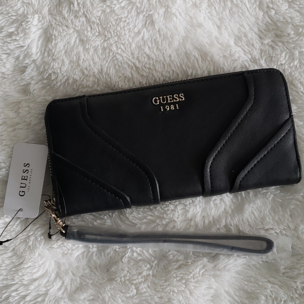 Guess Clutch